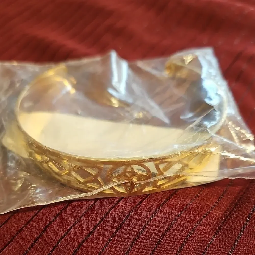 8 Assorted Gold Charm Bracelets